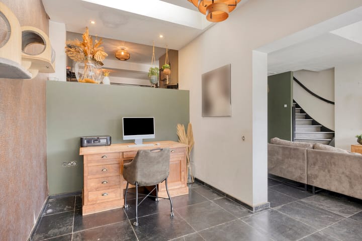 Photo 26 of Burgemeester de Bekkerlaan 18