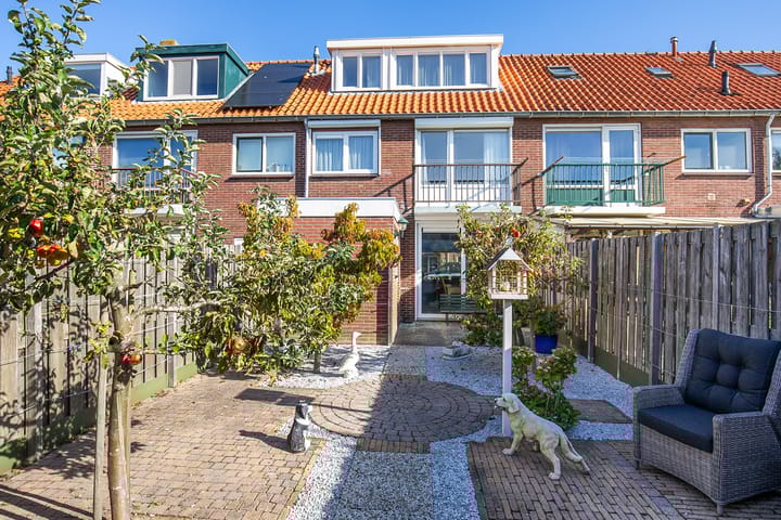 Photo 36 of Betje Wolffstraat 12