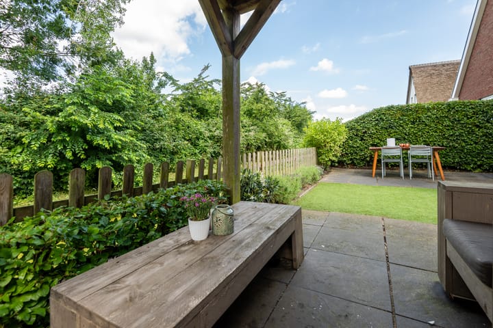 Photo 2 of Madeliefstraat 15