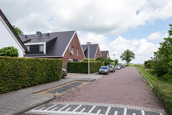 Photo 32 of Madeliefstraat 15