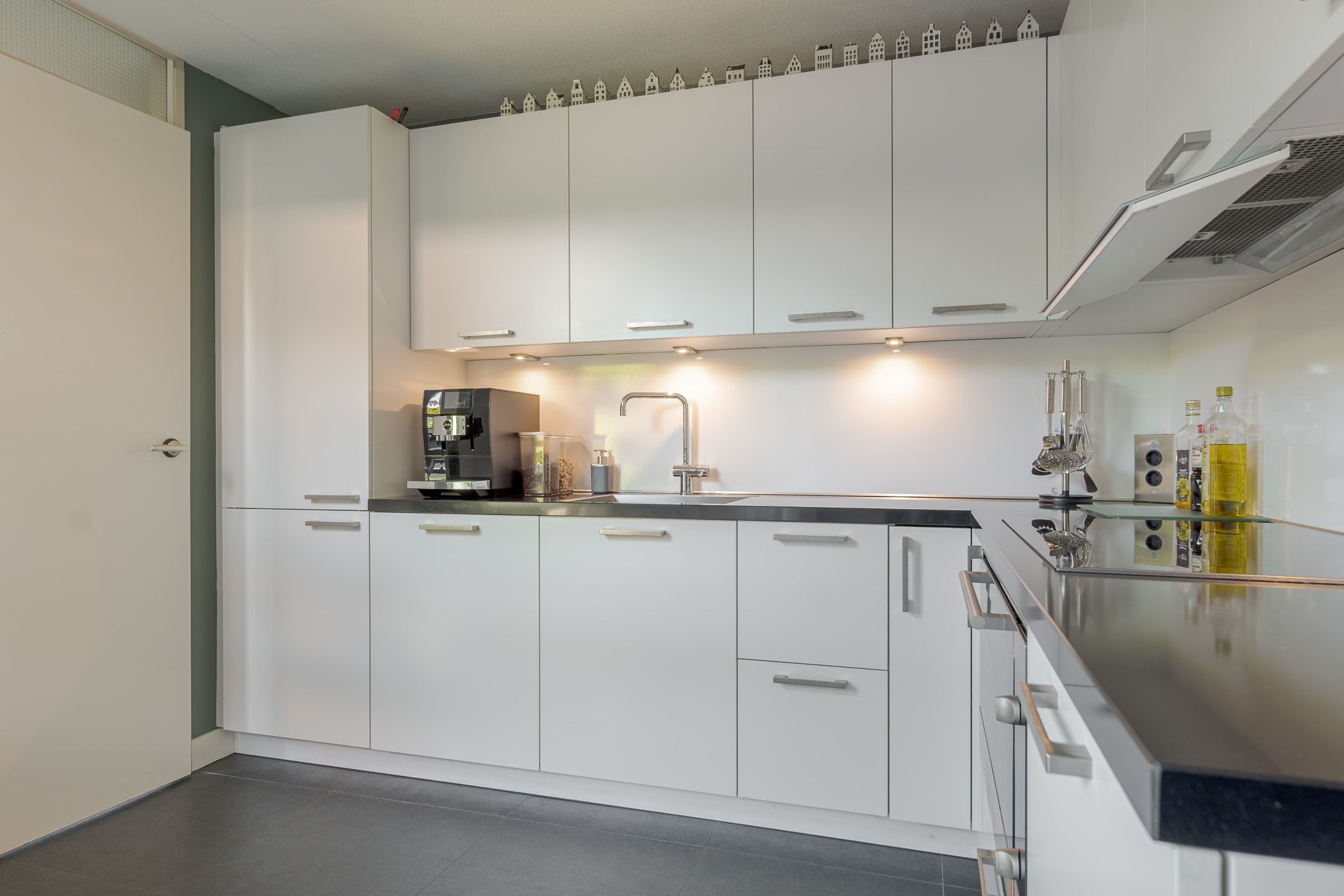 Photo 18 of Homaat 14