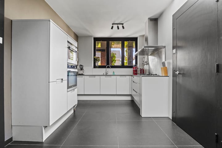 Photo 16 of Bredestraat 12