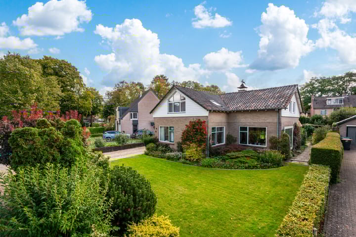 Photo 33 of Hoenderloseweg 15