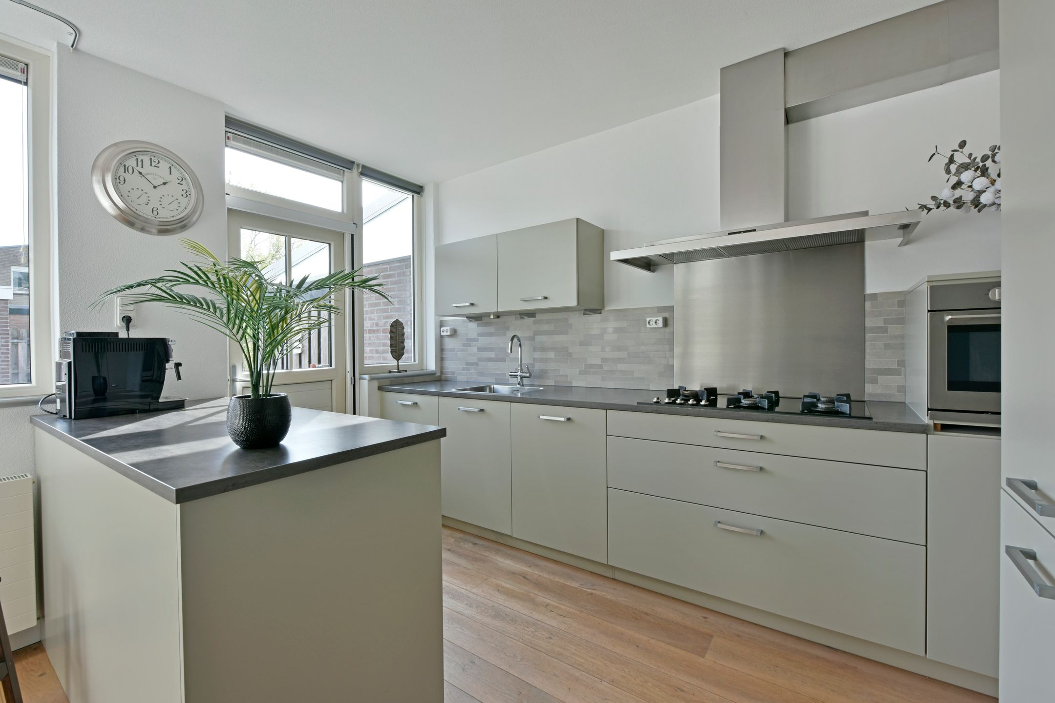 Photo 6 of Meeuwenveld 10