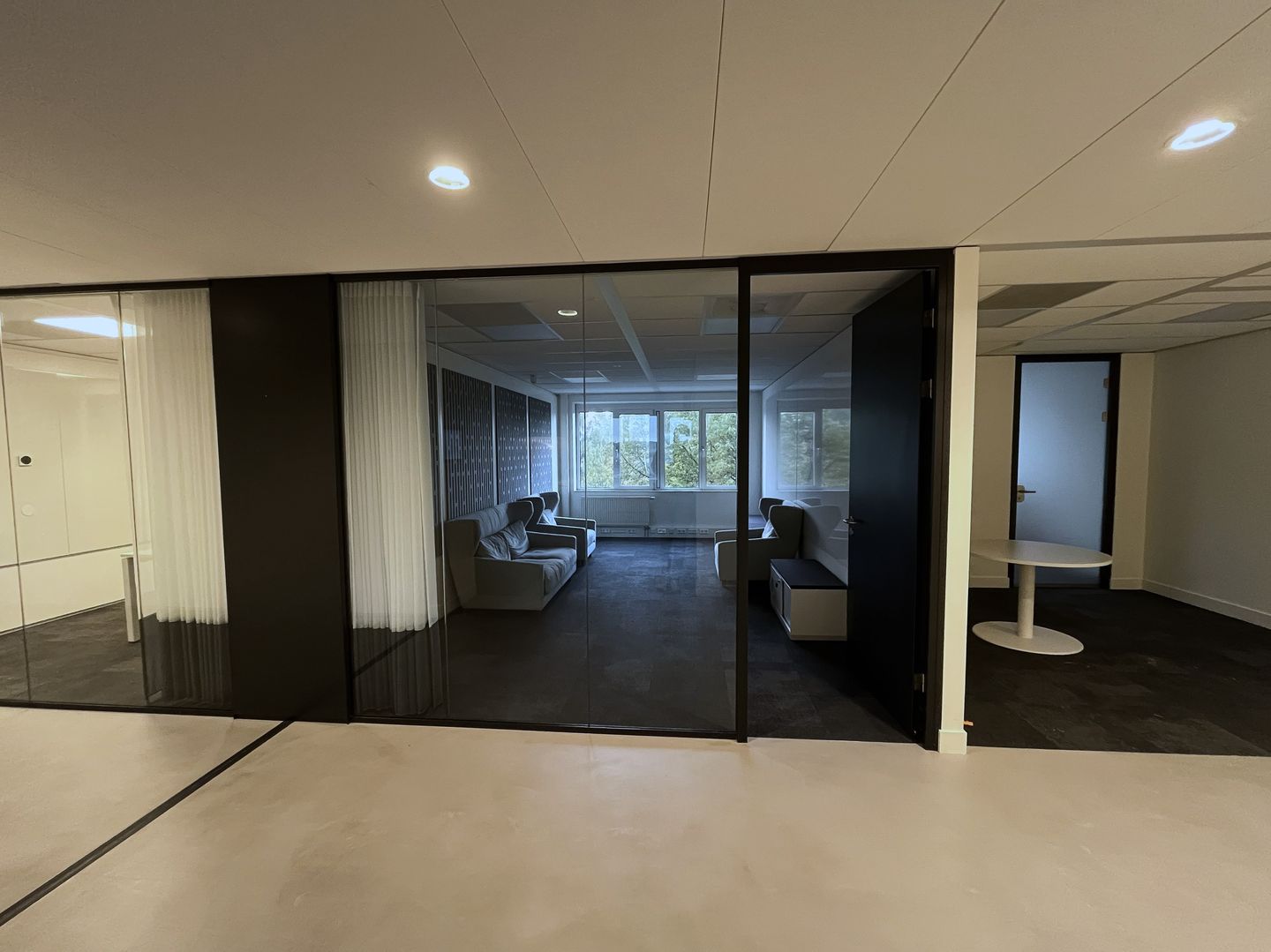 View photo 4 of Haarlemmerweg 331-A