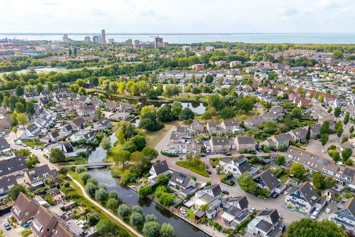 Foto 4 van H. Roland Holstlaan 9