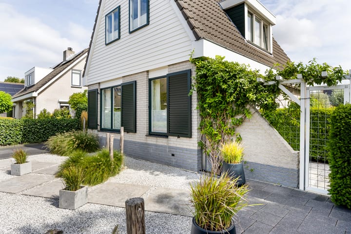 Foto 9 van H. Roland Holstlaan 9