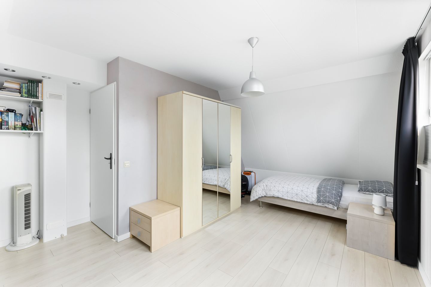 Foto 44 van H. Roland Holstlaan 9