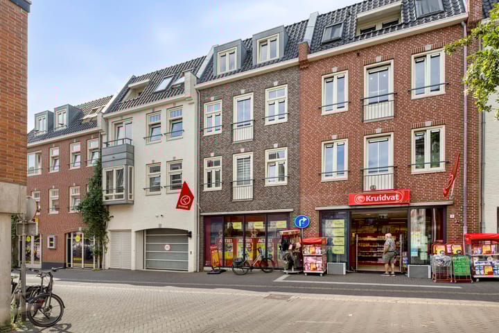 Foto 2 van Landstraat 8-05