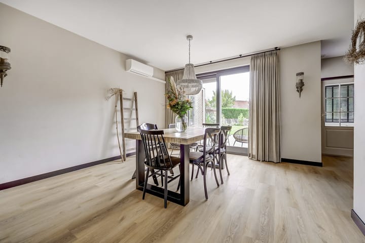 Photo 11 of Einsteinstraat 4