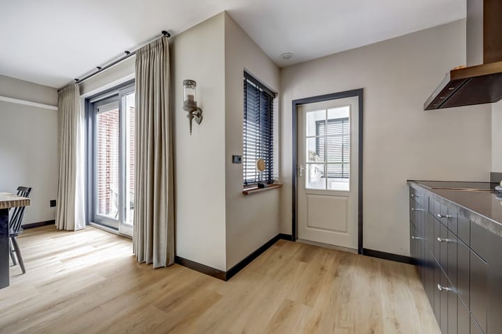 Photo 17 of Einsteinstraat 4