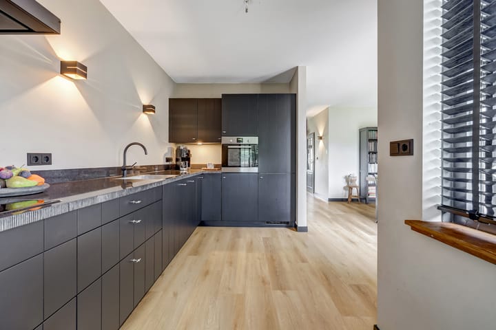 Photo 18 of Einsteinstraat 4