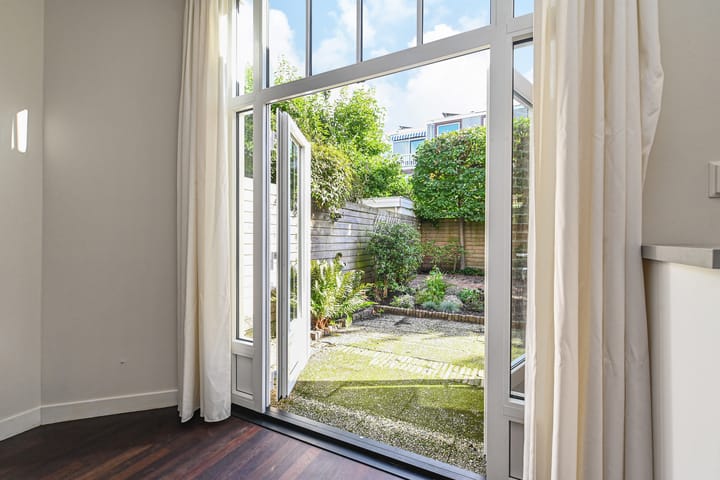 Foto 15 van Van Beverningkstraat 152