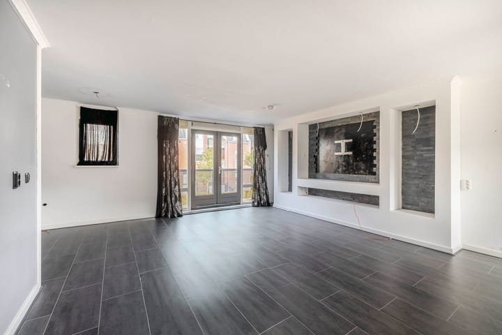 Photo 2 of Meidoornstraat 15