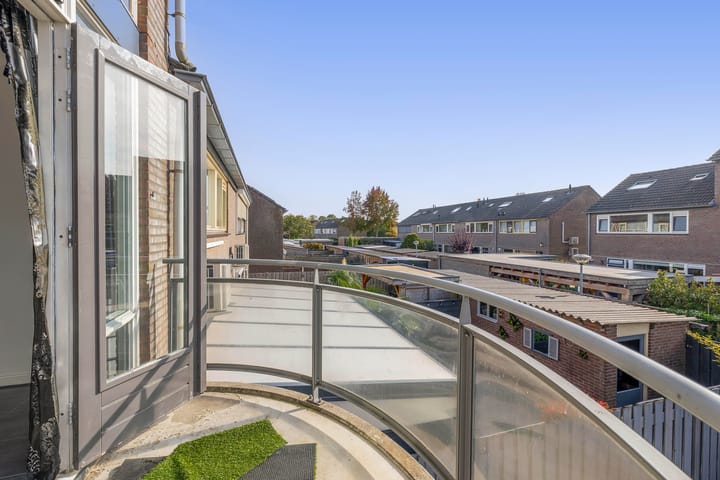 Photo 9 of Meidoornstraat 15