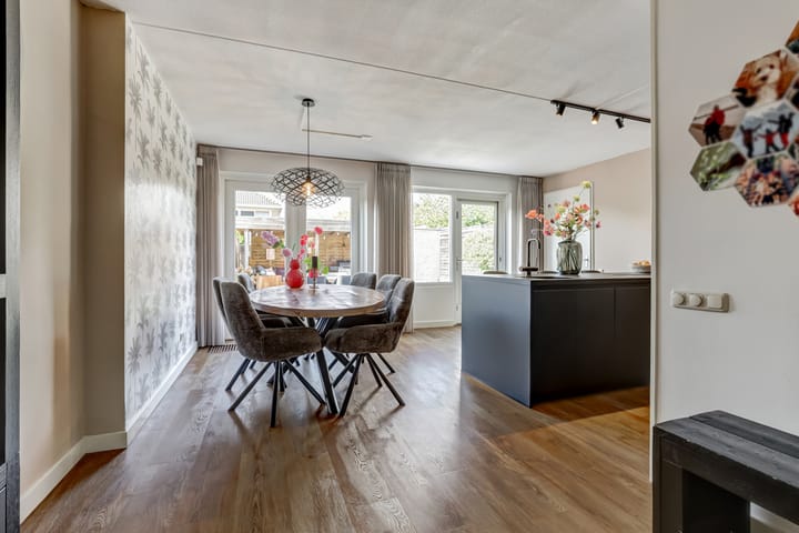 Foto 5 van Brandnetel 8