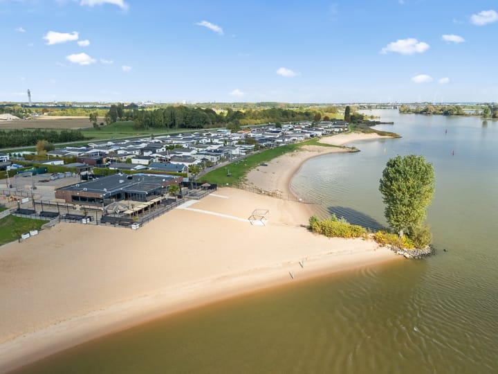 Photo 2 of Lekdijk oost 16-D30