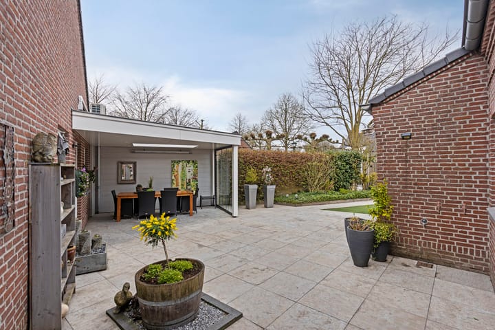 Photo 42 of Engelbertplein 1