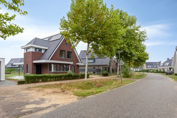 Photo 36 of De Scheifelaar 533-A