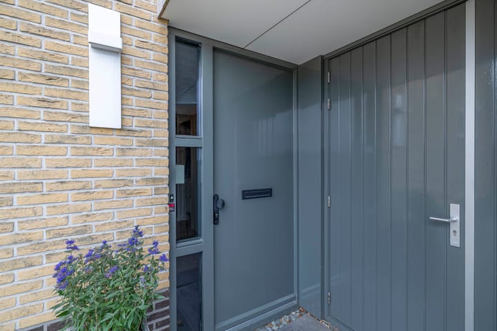 Photo 43 of Carbeel 2