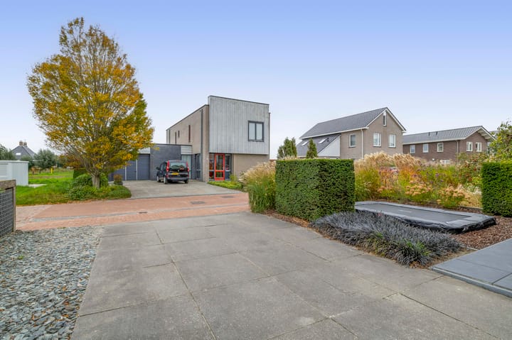 Photo 52 of Carbeel 2