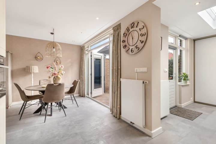 Photo 12 of Beatrixstraat 39