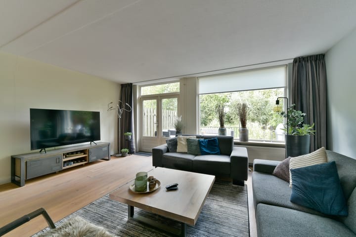 Photo 18 of Joke Smitlaan 51