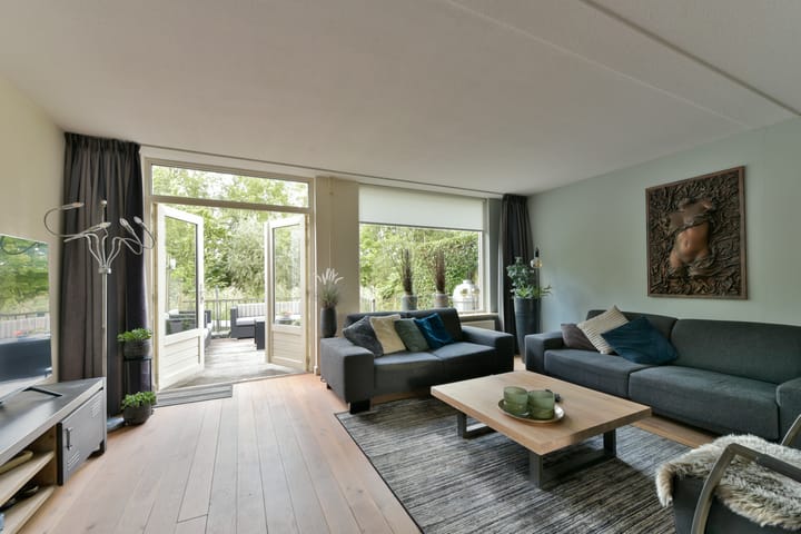 Photo 19 of Joke Smitlaan 51