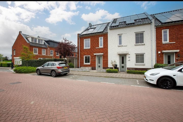 Photo 1 of Van Oranje-Nassaulaan 1