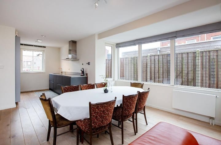 Photo 7 of Van Oranje-Nassaulaan 1