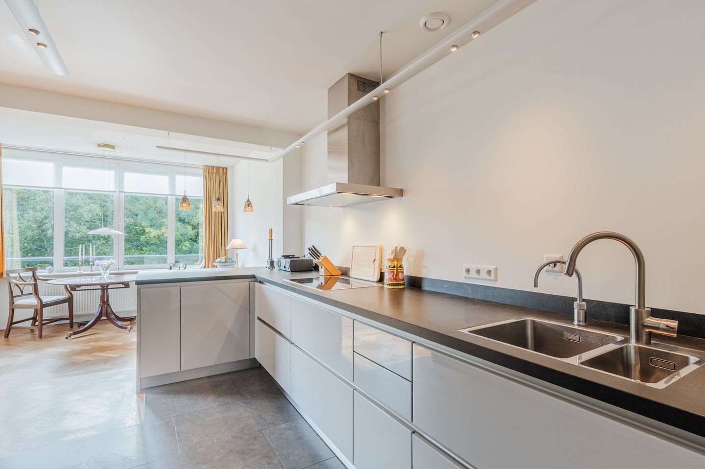 Foto 14 van Floris Arntzeniusplein 30