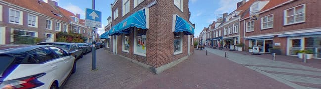 Voorzijde en straat