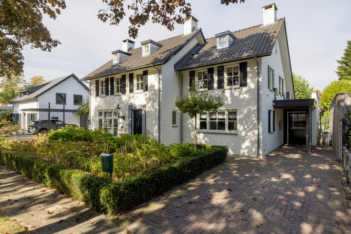 van Tuyll van Serooskerkenlaan 4