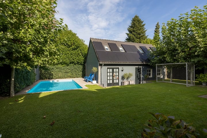 Photo 4 of van Tuyll van Serooskerkenlaan 4