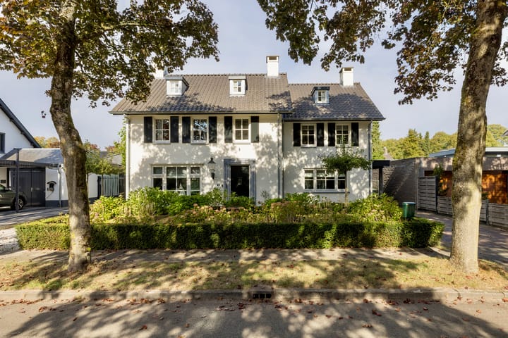 van Tuyll van Serooskerkenlaan 4