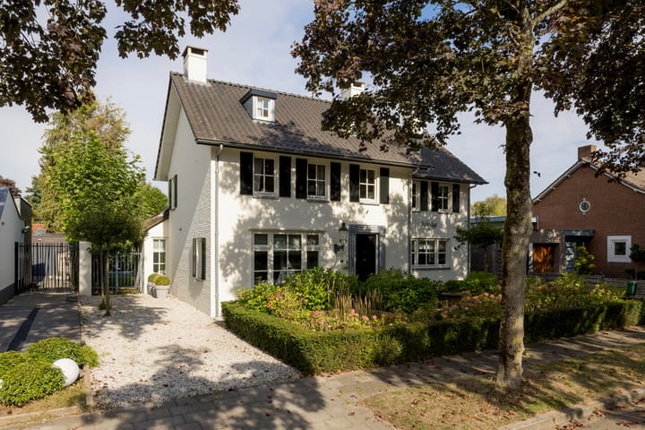 Photo 6 of van Tuyll van Serooskerkenlaan 4