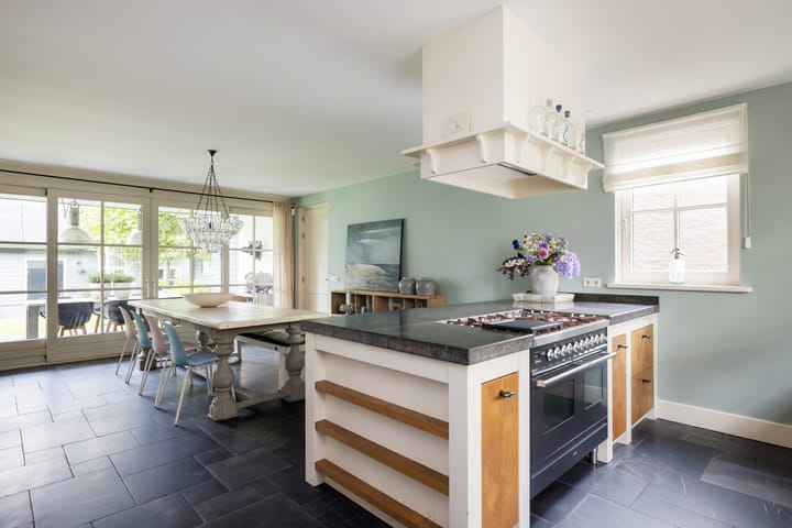 Photo 16 of van Tuyll van Serooskerkenlaan 4