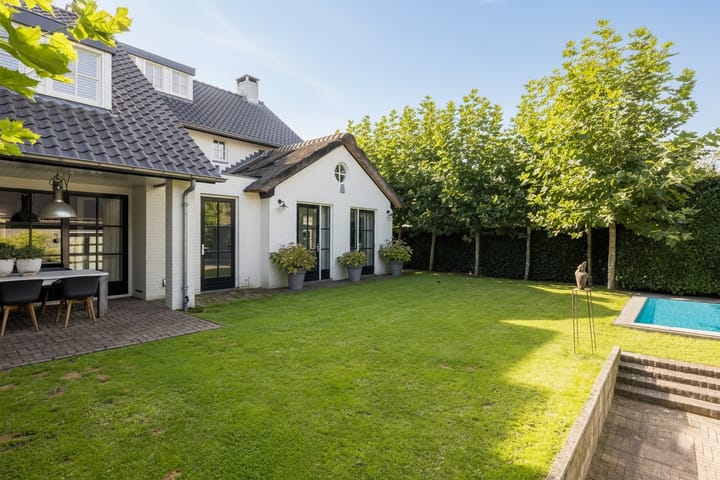 Photo 28 of van Tuyll van Serooskerkenlaan 4