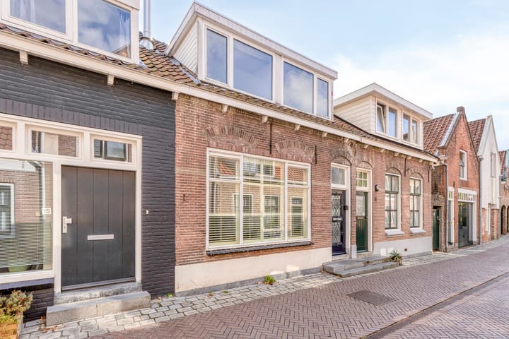 Photo 2 of Pyntorenstraat 13