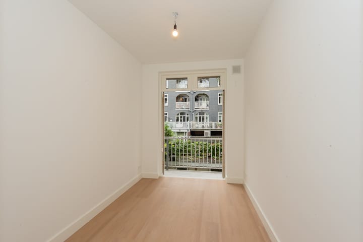 Photo 8 of Eerste Helmersstraat 327-1