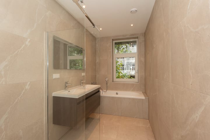 Photo 10 of Eerste Helmersstraat 327-1