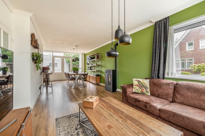 Photo 2 of Van Drielstraat 11