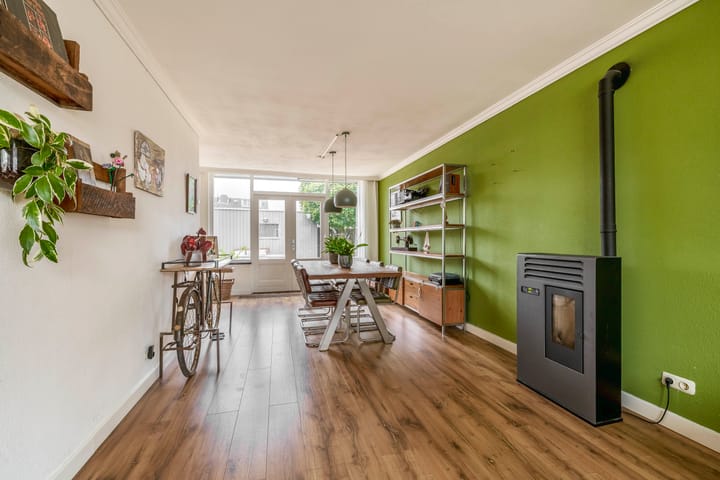 Photo 10 of Van Drielstraat 11