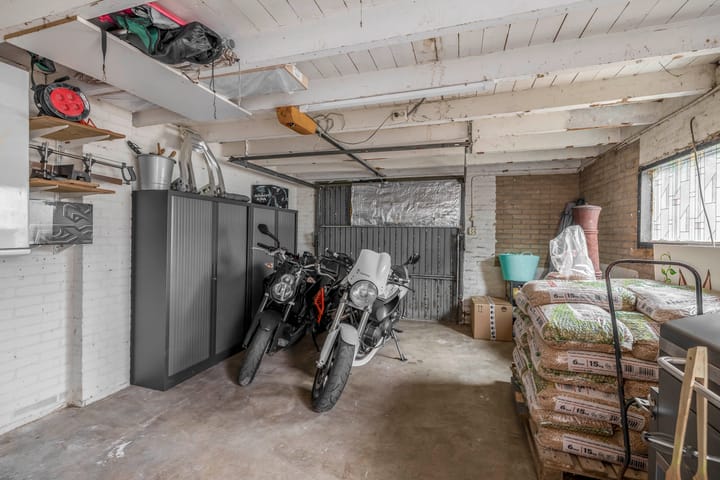 Photo 33 of Van Drielstraat 11