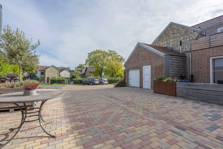 Photo 27 of Huls 46-B