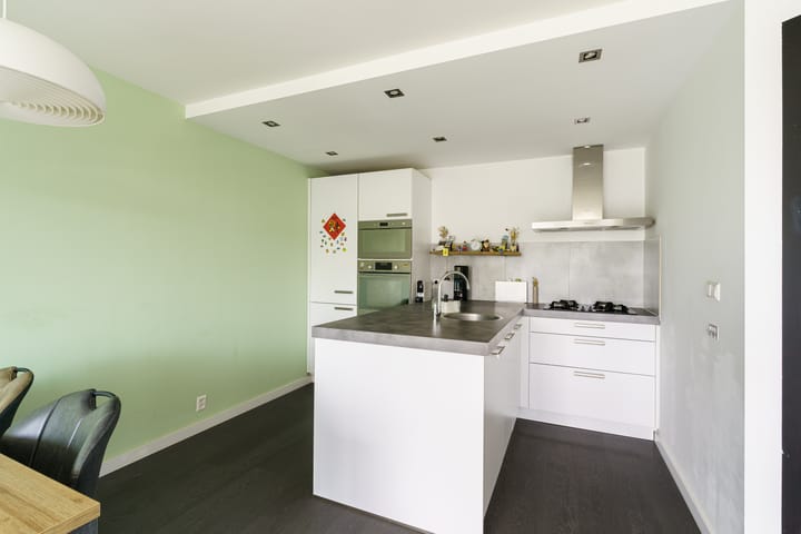 Foto 2 van Burgemeester Caan van Necklaan 342