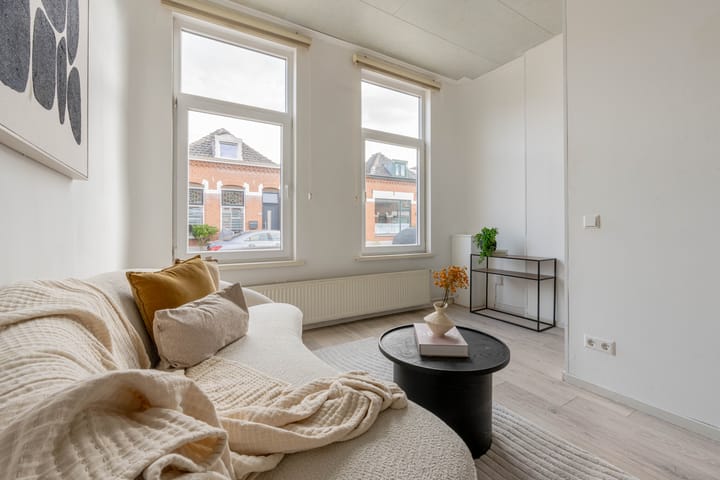 Photo 1 of Zwijndrechtsestraat 25