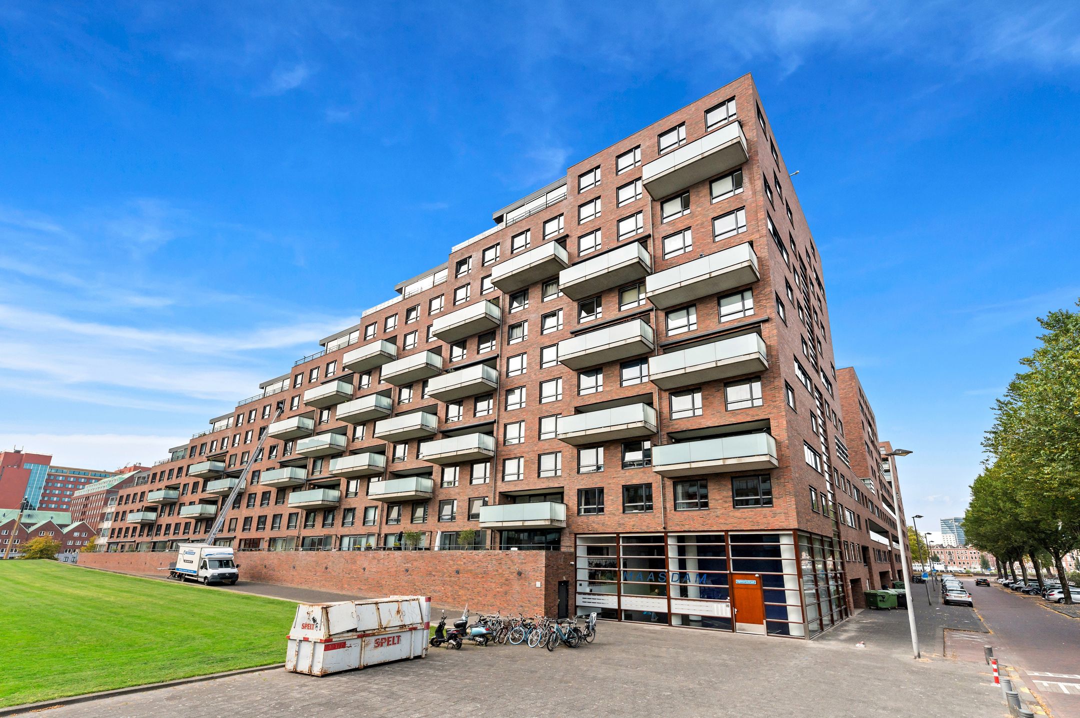 Photo 6 of Helmersstraat 69