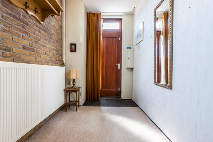 Photo 7 of Julianastraat 38