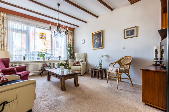 Photo 10 of Julianastraat 38